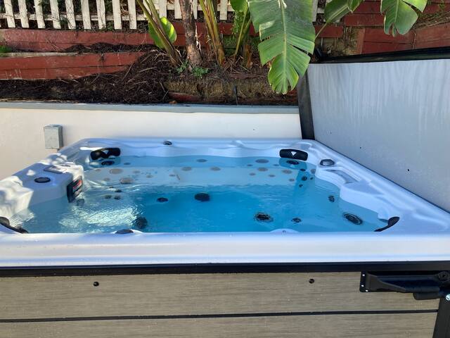 15 Min Walk to Beach, Luxury in La Jolla, Hot Tub gallery image 4