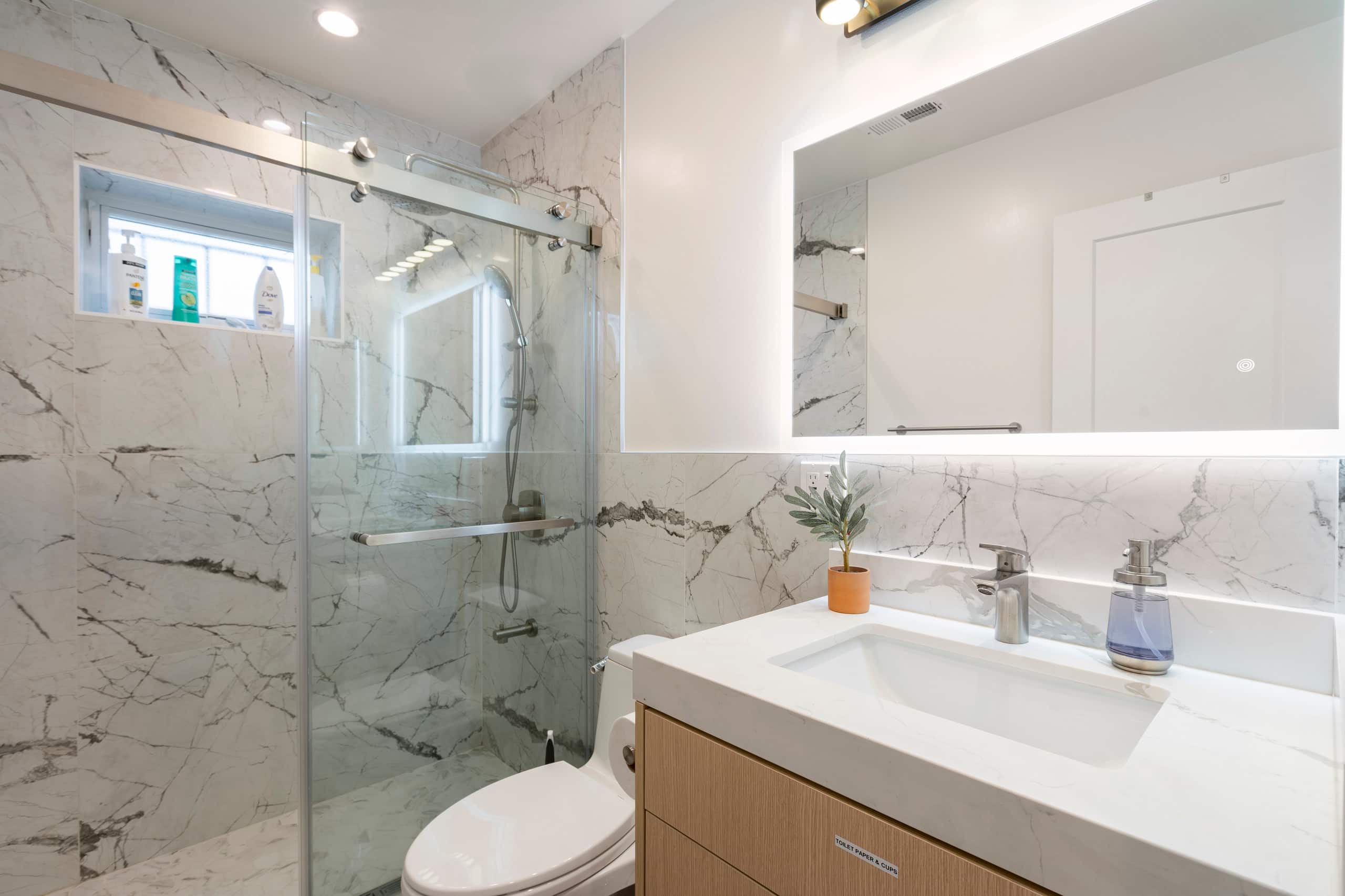 2 Queen 2 Full Bath Kitchenette Living Rm Parking - Image 21