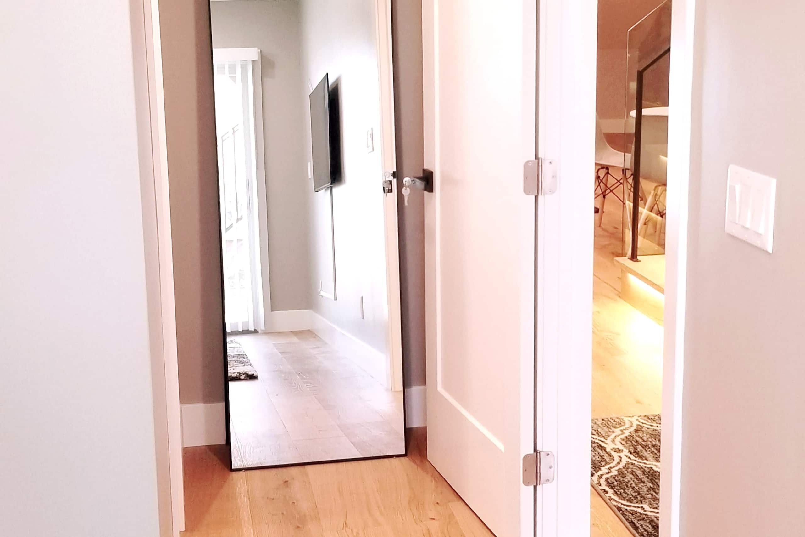 2 Queen 2 Full Bath Kitchenette Living Rm Parking - Image 19