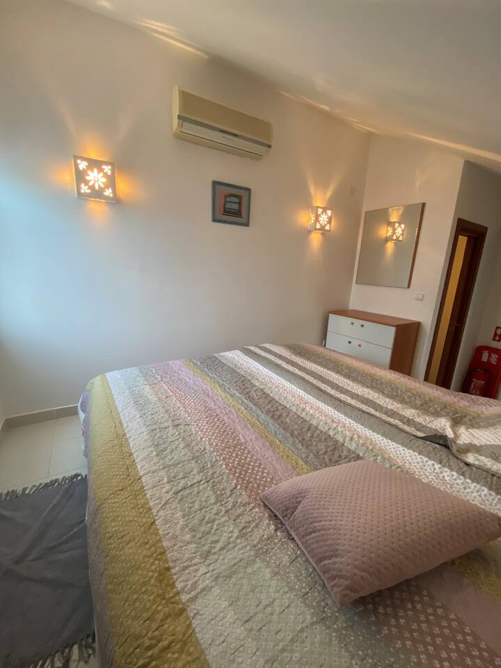 quarto 2º andar, 2 jednolôžka, klimatizácia (kúrenie/chlad)