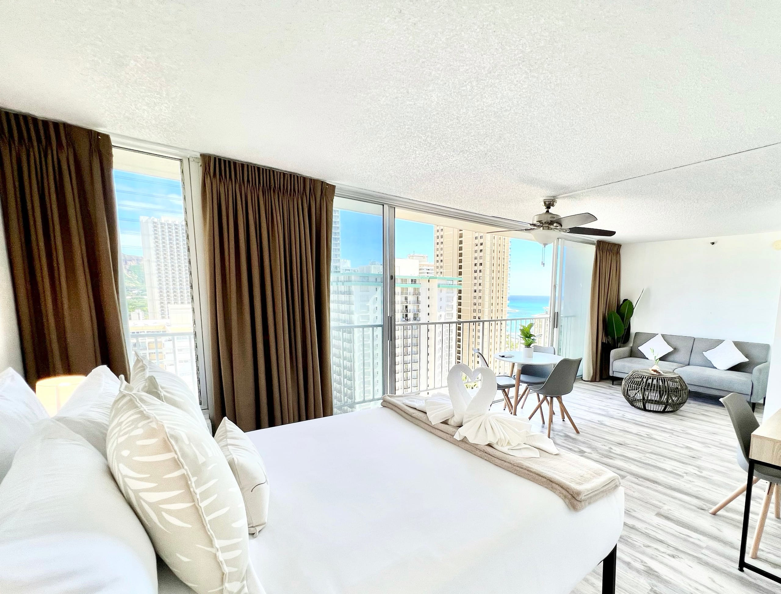 Condo in Honolulu · ★4.94 · 1 bedroom · 2 beds · 1 private bath - Image 1