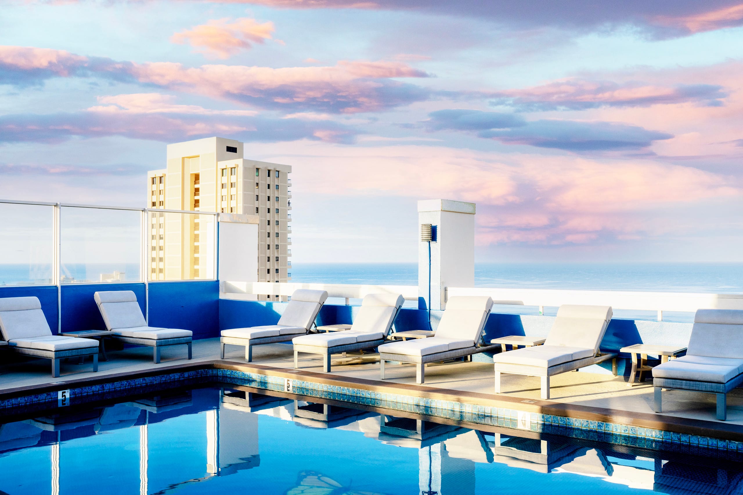 Condo in Honolulu · ★4.94 · 1 bedroom · 2 beds · 1 private bath - Image 4