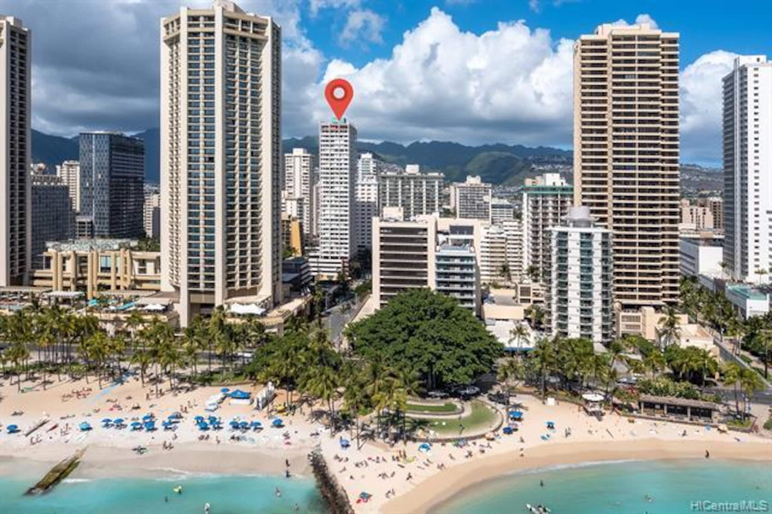 Condo in Honolulu · ★4.94 · 1 bedroom · 2 beds · 1 private bath - Image 3