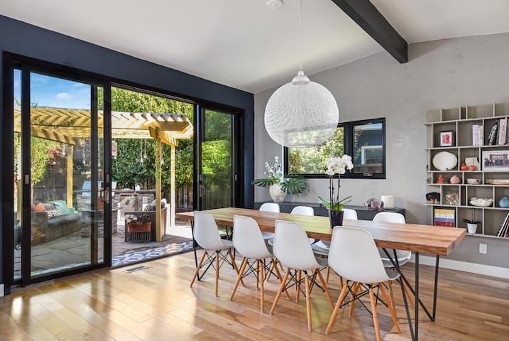 SFH in a quiet neighborhood next to shopping gallery image 3