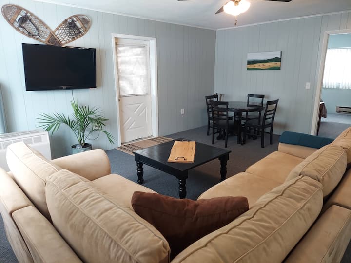 2 BR Open Kitchen/Family Room 3 min to skiing Guest suites for Rent