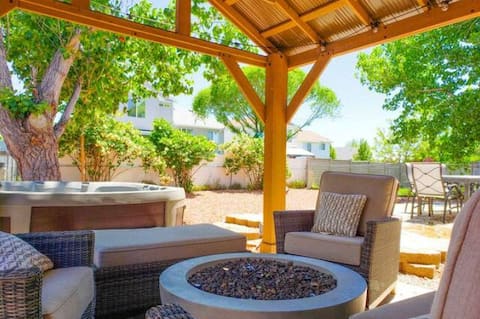 Best Locale+Hot Tub+Fenced Yard!