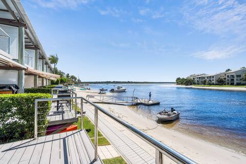 River-Frontage with Eye-Catching Exceptional Views
