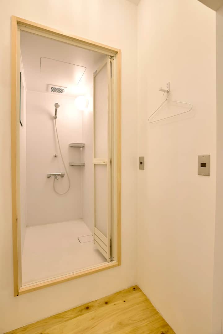 シャワールームが2つあります。