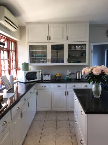 Family home with pool and stunning views gallery image 5