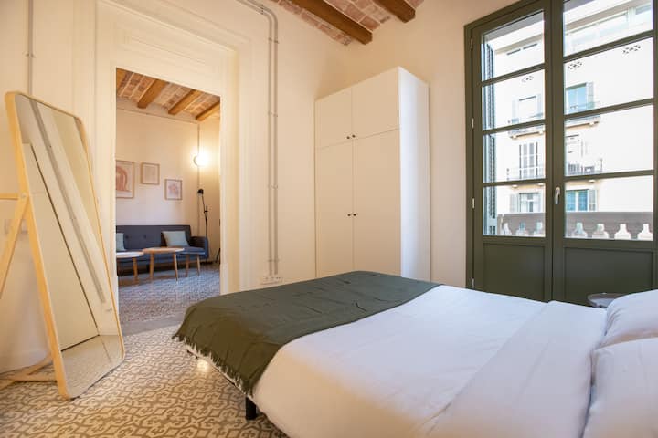 ห้องนอน 1 พร้อมเตียงคู่ระเบียงและห้องน้ำส่วนตัว