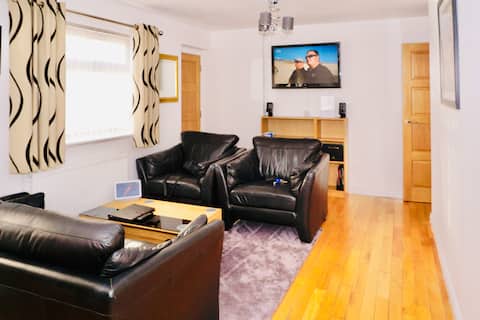 Successful Airbnb property: City centre location, off street parking. in Botanic