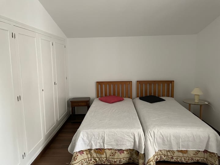 غرفة نوم 2 سرير، الطابق الأول