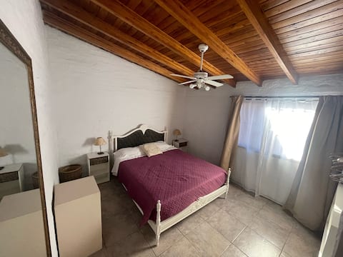 Propiedad de Airbnb exitosa: Comfortable guest house with garage in Godoy Cruz en Departamento Godoy Cruz