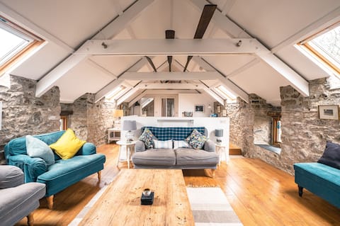 Stunning Converted Granary in Heart of St Davids