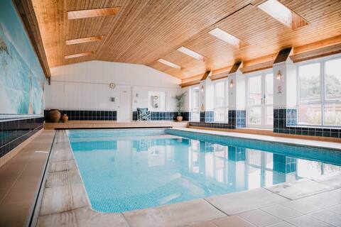 Elegant Home with Pool & Sauna near Golf Course