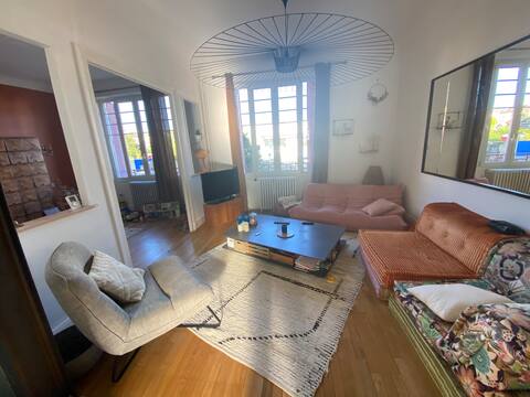Comfortable townhouse with wooded garden.