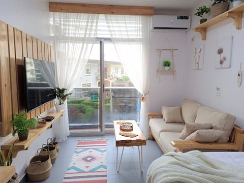 Charming Bohemian-Style Studio Oasis in the City