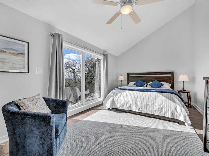 Bedroom #2 with incredible views! King bed, 2nd floor. 

Jack and Jill bath attached