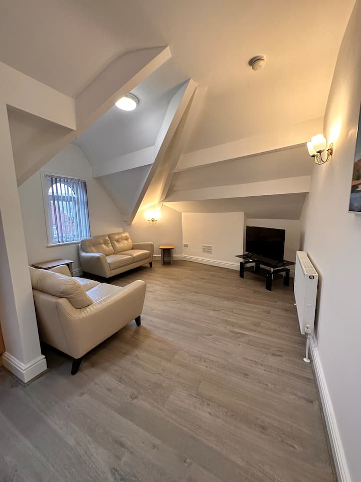 2-bed Retreat For 4 | Beach & Town Nearby - Lytham St Annes