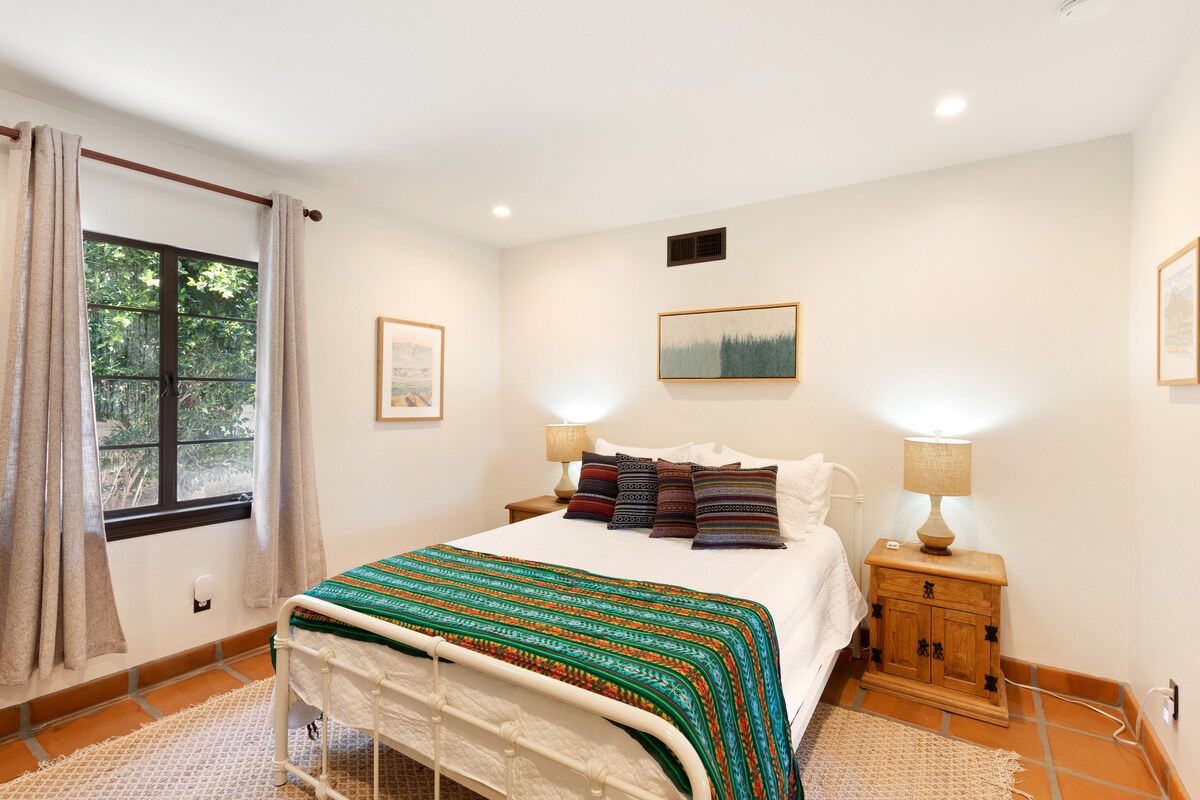 Კაბანა 1 - ცალკე შესასვლელი პატიოდან/აუზის ტერიტორიიდან