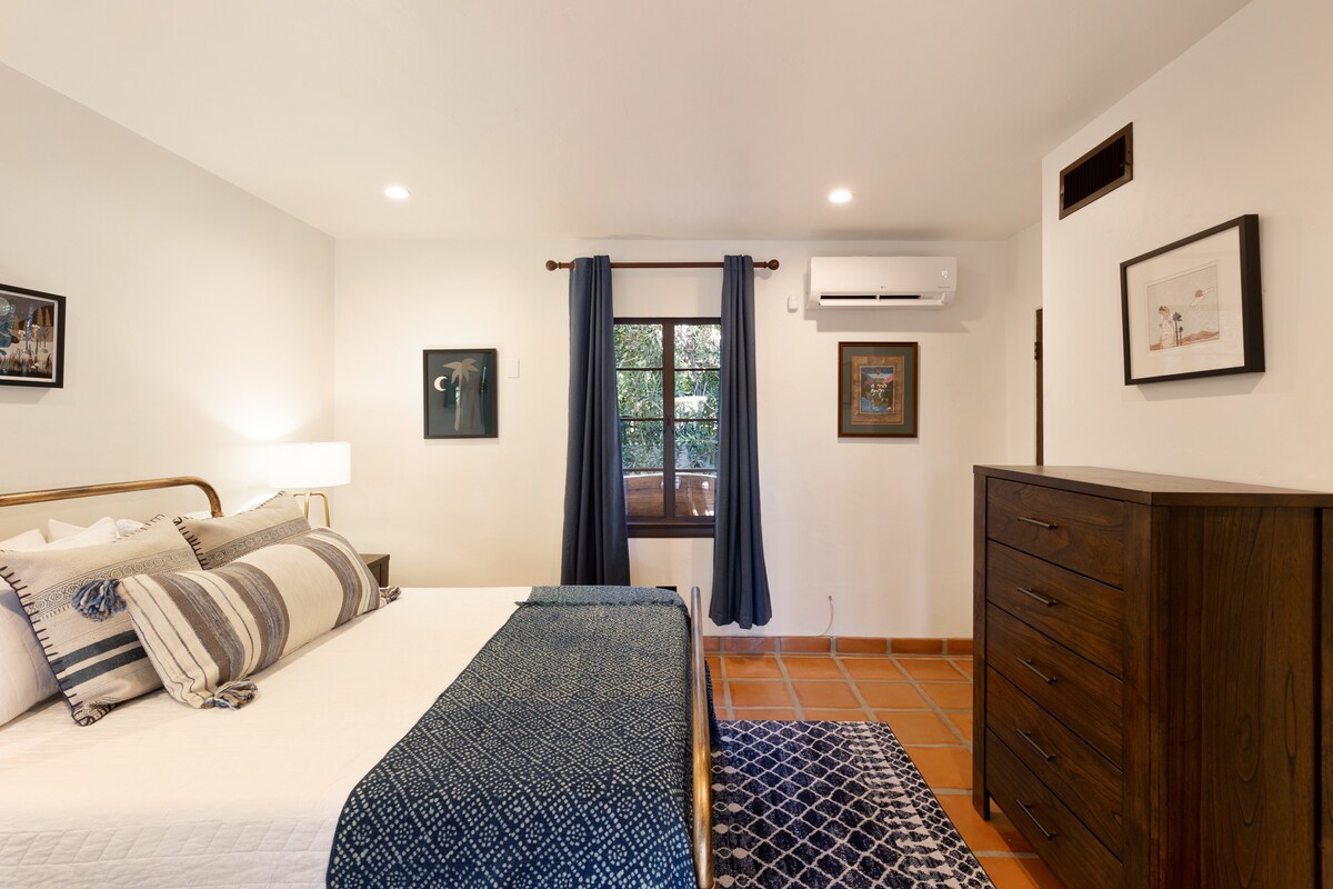 Კაბანა 2 - ცალკე შესასვლელი პატიოდან/აუზის ტერიტორიიდან