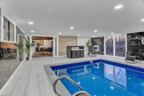 *Poconos CAVE Indoor Heated Pool /Private Pond