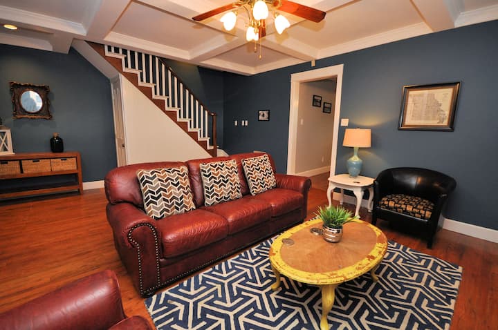 Romantic 3 Bed, 3 Bath Historic Home In The Ozarks - Ozark, MO