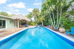 Private+Resort+Style+Home+-+Heated+Pool+near+Beach
