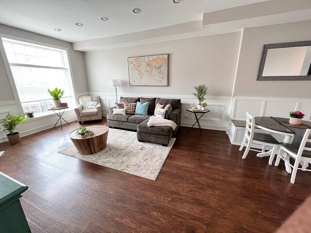 Cornerstone – Mins from Downtown & Lake Michigan