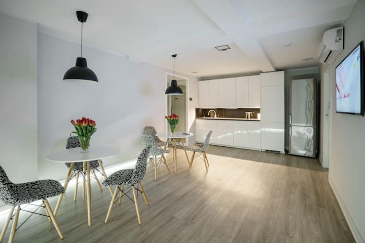 Chopin Airport Boutique Stays - 바르샤바