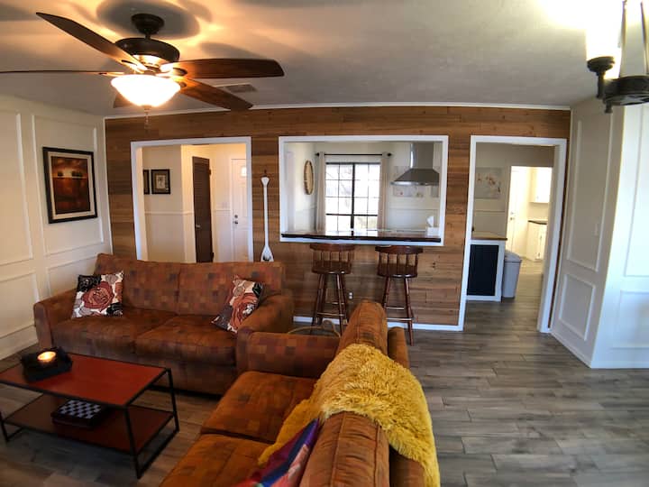 Private Lakefront Retreat With Dock & Firepit - Mount Pleasant, TX