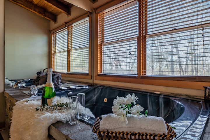 סוויטת קינג עם ג'קוזי הממוקמת למעלה 