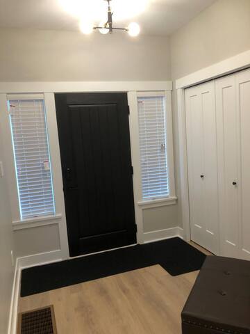 Cheerful 5-bedroom New home with aspectacular view gallery image 3