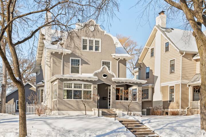 Premier modern 5 bed room 5 bath new construction gallery image 2