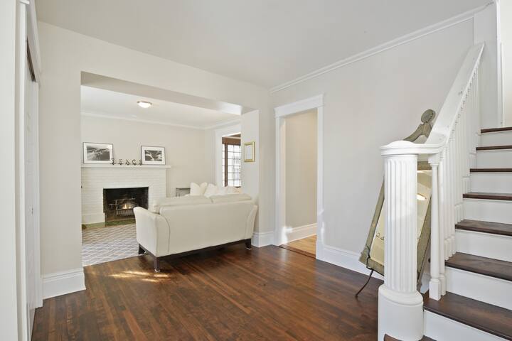 Premier modern 5 bed room 5 bath new construction gallery image 5