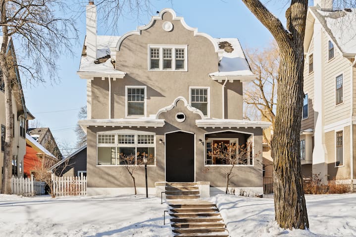 Premier modern 5 bed room 5 bath new construction