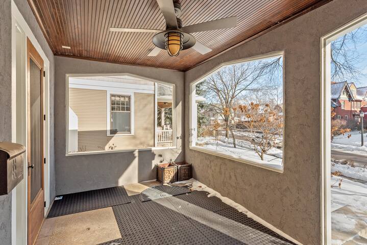 Premier modern 5 bed room 5 bath new construction gallery image 4