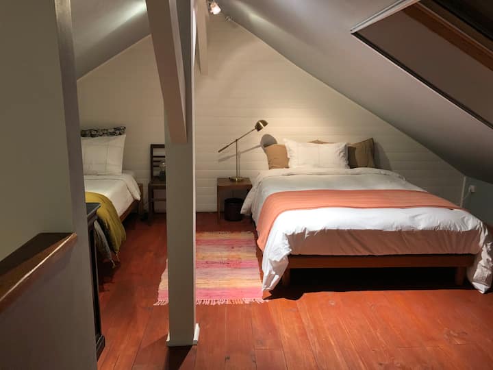 Lofted bedroom with double bed (140x190 cm) and twin bed (90x190)

Updated photo coming soon: There are now curtains separating the two beds for additional privacy.