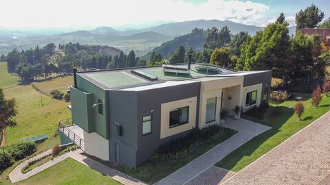 Spacious, modern, and peaceful. Spectacular views!