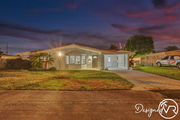 Stunning 4BR Hted Pool &Jacuzzi Close 2 the Beach gallery image 2