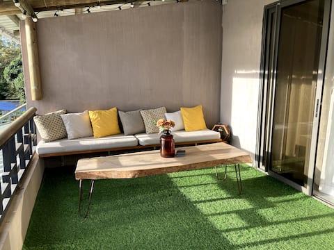 1) Cozy 2 bedrooms apartment