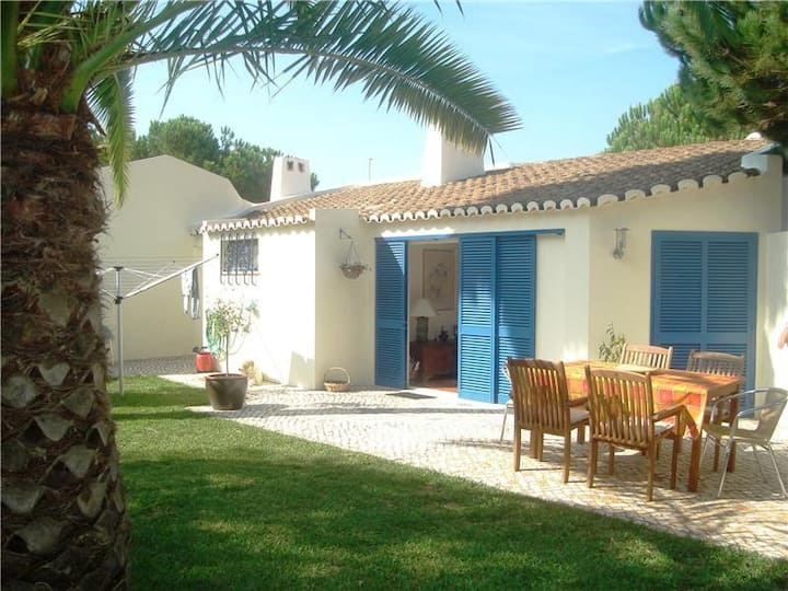 Charming house, swimming pool, tennis in résidence Houses for Rent in