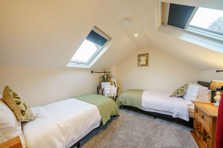 Le lit 2 est une chambre mansardée avec 2 lits simples et une vue imprenable.