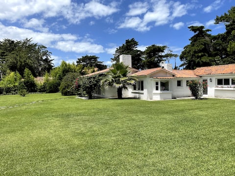 Lovely 6-bedroom villa with big pool