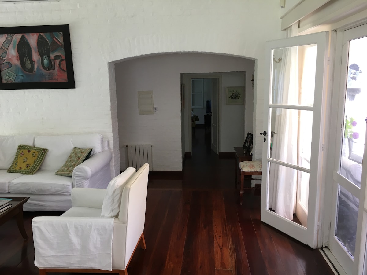 Successful Airbnb property: Lovely 6-bedroom villa with big pool in San Rafael   El Placer