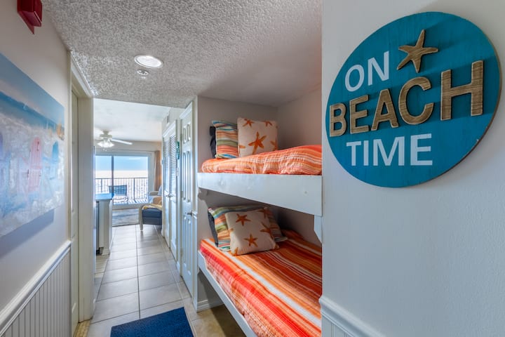 Kid zone friendly, hall bunk beds are a favorite.  Top bunk suitable for children only.  (Ladder is under the lower bunk)