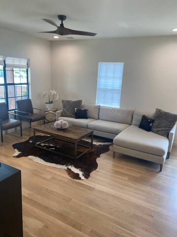 Stockyards cozy home gallery image 2