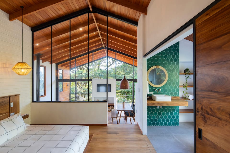 A treetop house in the Monteverde cloud forest, Monteverde, Puntarenas, Costa Rica, photo 8 of 10