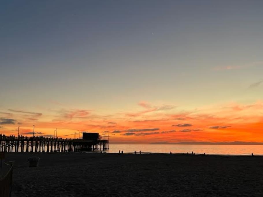 Lovely 3 bed room home, walk to the beach.