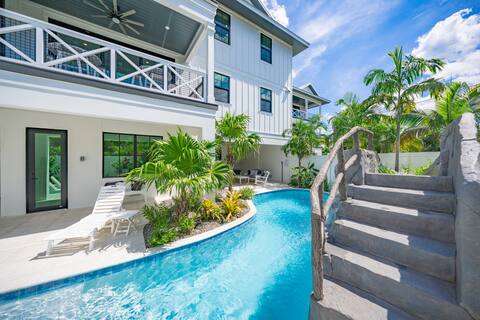 Siesta Paradise: Resort Pool, Games, Beach, Fun